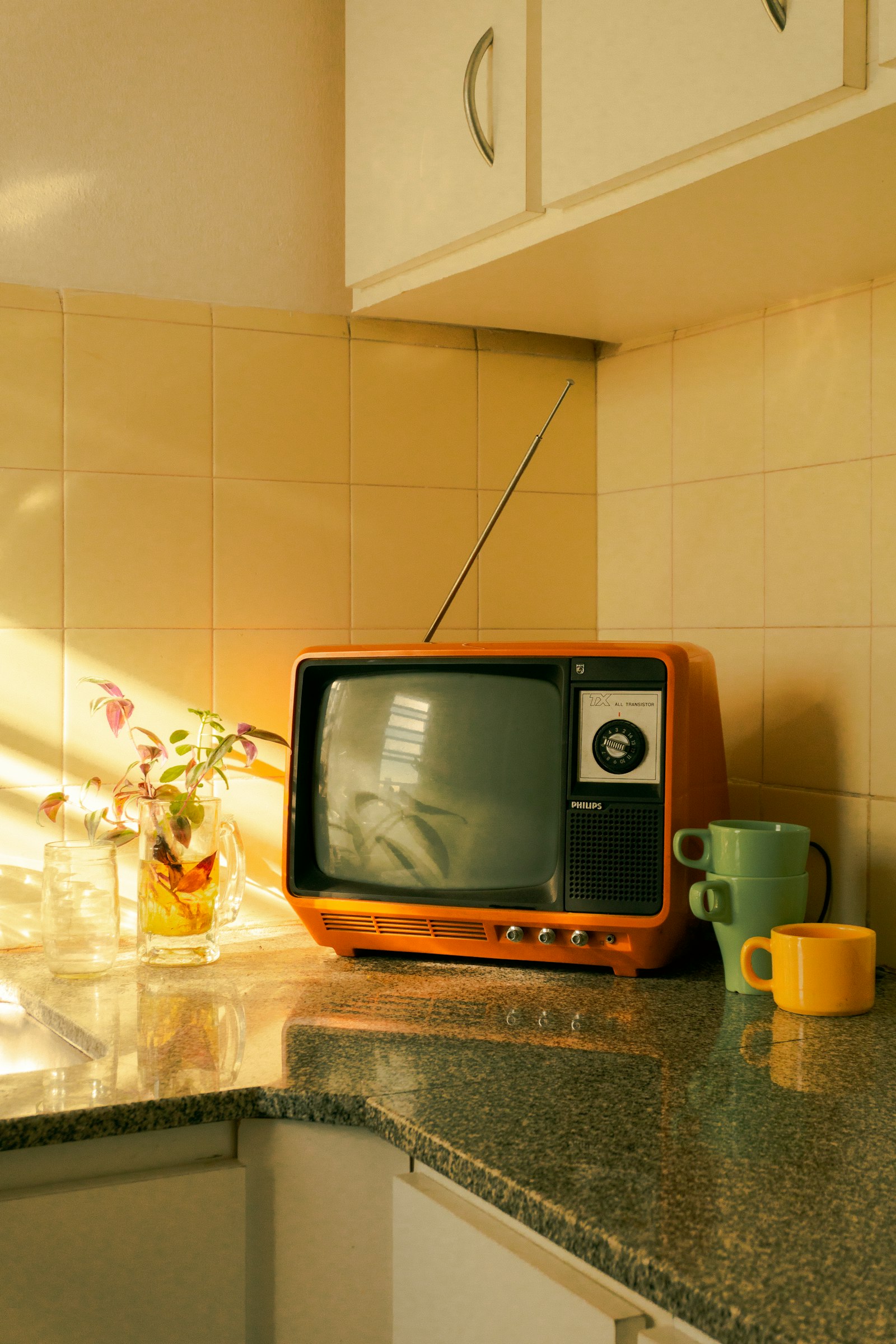 茶の間のテレビ